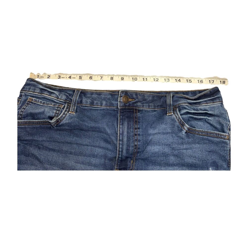 No Boundaries Mom Shorts Women's 17 Blue Denim 5-Pockets Distressed Zip Fly - Picture 5 of 6